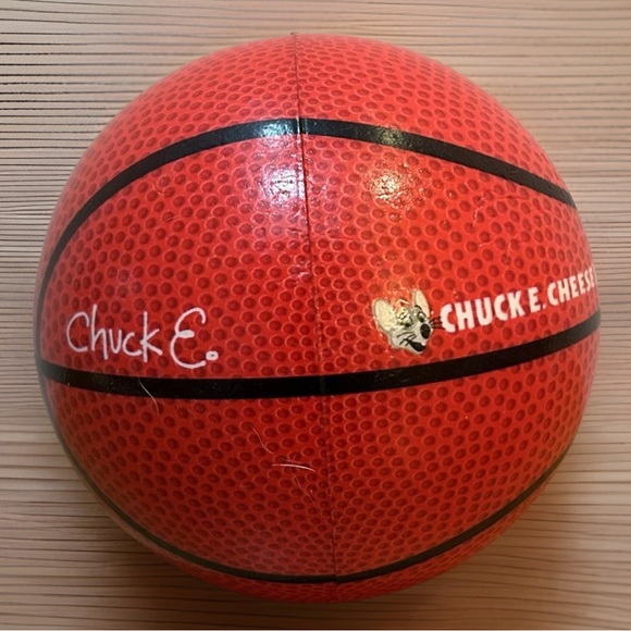 Chuck E Cheese CEC ShowBiz Pizza Soft Basketball 4” - Picture 1 of 4